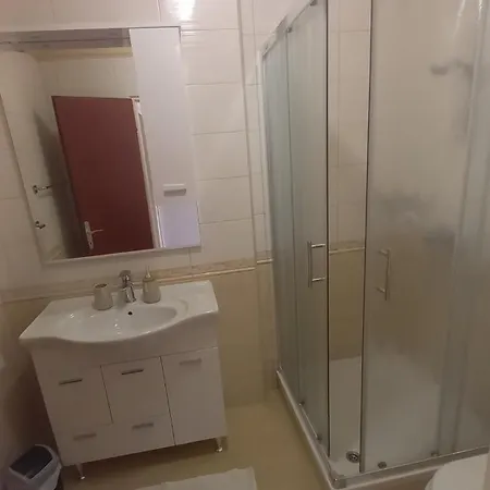 Kristofor-rab, Apartman